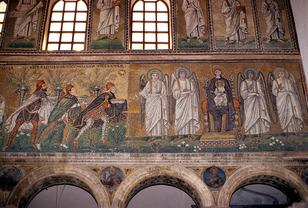 Ravenna_-_Sant'Apollinare_Nuovo,_l'adorazione_dei_Magi